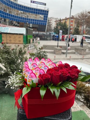 Kutuda Gül ve Süpriz Çikolata